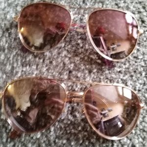 A set of 2 womens high fassion sunglasses